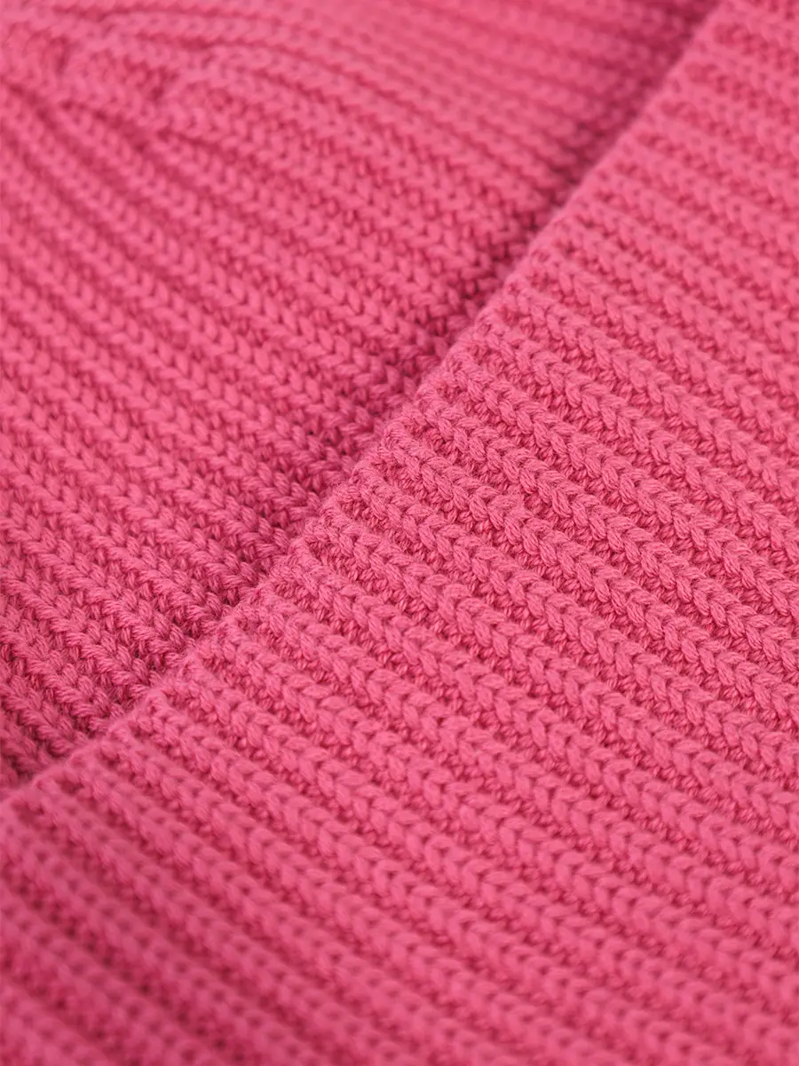 Шапка-бини розового цвета в рубчик